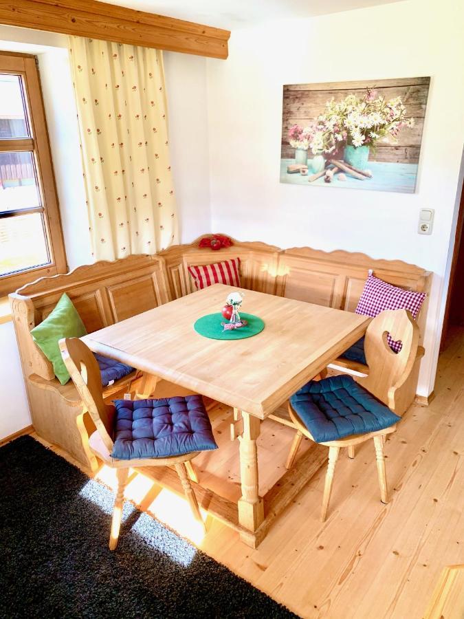 Gutshof Zum Schluxen Lägenhet Pinswang Exteriör bild
